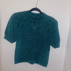 Shortsleeved light sweater top